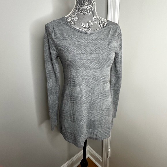 White House Black Market Women’s Tunic Small Striped Gray Textured. Boat Neck. - Picture 1 of 11